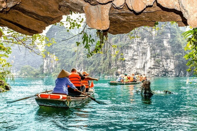 Private Luxury Day Tour in Trang An, Hoa Lu and Mua Cave - Practical Details & What to Expect