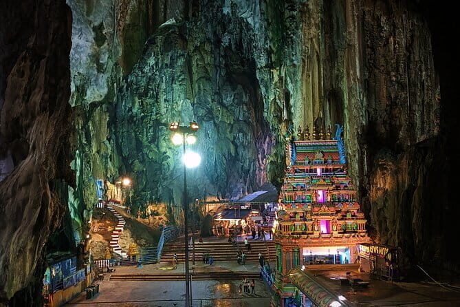 Private Night Tour Batu Caves and South Indian Dinner - Who Is This Tour Best Suited For?