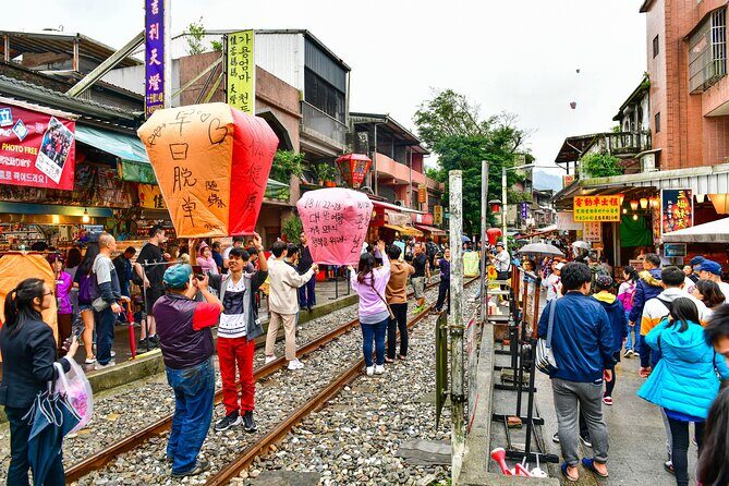 Private Tour Jingtong Station,Pingxi Old Street,Jiufen Old Street - Why This Tour Offers Great Value