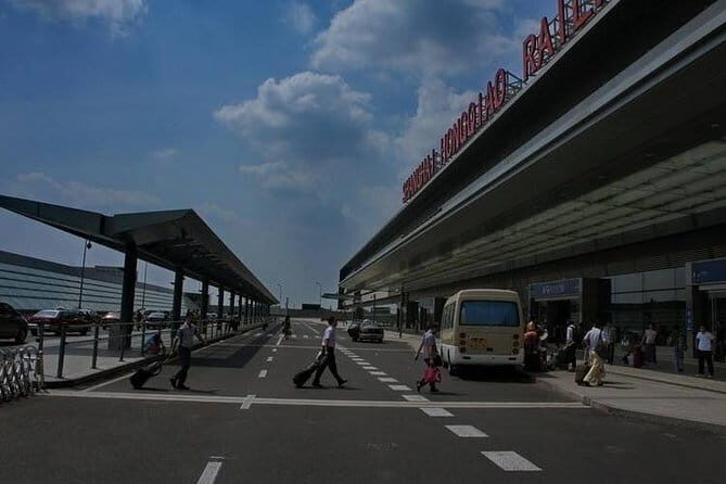 Private Transfer from Shanghai Hongqiao Railway Station to Shanghai Disneyland - Who Would Benefit Most?