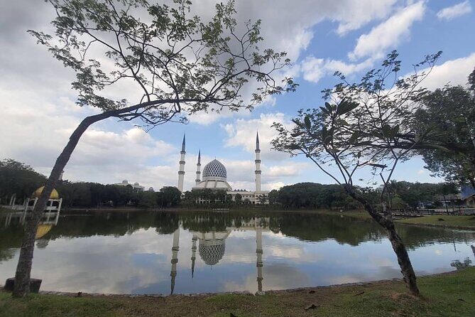 Private Walking Tour of the Shah Alam Lake Gardens with Pick Up and Lunch - Practicalities and What to Expect