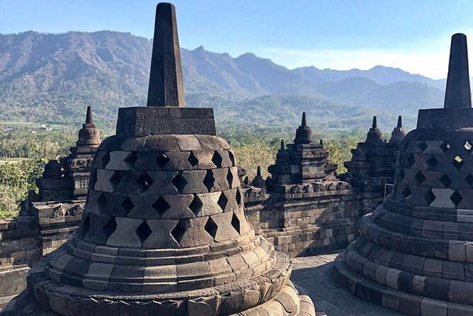 Private Yogyakarta 4 Temple Tour with English/Italia/French Guide - The Itinerary in Detail: What to Expect at Each Stop