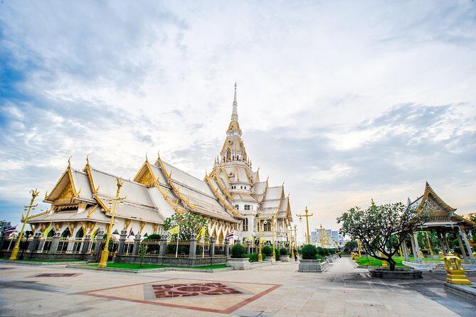 Rolls Royce Exclusive: Chachoengsao Tour with Gigantic Ganesha (Multi Languages) - The River and Market Experience