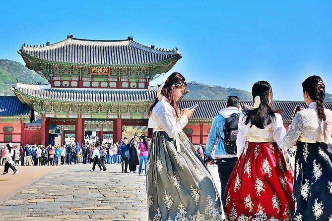 Royal Palace and Traditional Villages Wearing Hanbok Tour - An In-Depth Look at the Tour Experience