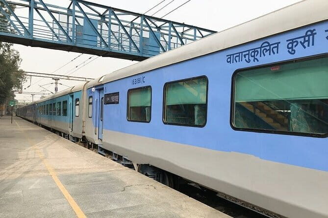 Same-Day Tajmahal Tour via Vande Bharat/Gatimaan (Luxury) Express - Exploring Agra Fort