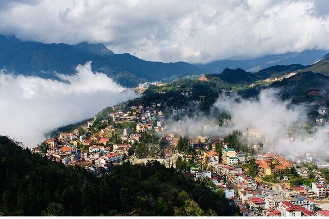 Sapa 2 Days Trek from Hanoi by Shared Bus & Private Tour in Sapa - Exploring Cat Cat Village: A Glimpse into Hmong Traditions