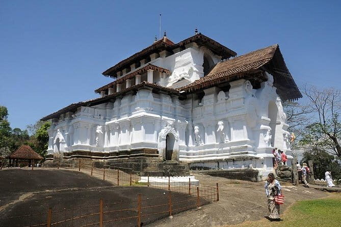 Scenic Train Ride from Kandy & 3 Temples - Highlights Tour - Practicalities: What You Need to Know