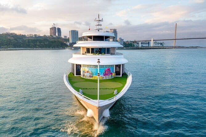 Sea Octopus Cruise and Seafood Buffet Day Tour at Halong Bay - Who Is This Tour Best For?