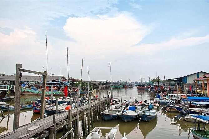 Sekinchan Paddy Field, Fishing Village & Redang Beach Tour from Kuala Lumpur - Stop 1: Exploring Sekinchans Rice Fields
