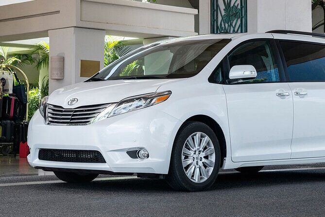 Shanghai Airport (SHA) to Shanghai - Round-Trip Private Transfer - Vehicle Details and Comfort Features