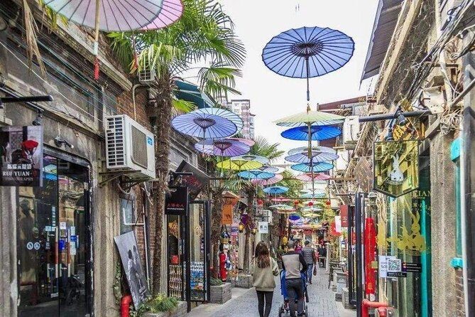 Shanghai City Highlights and Zhujiajiao Water Town Self-Guide Private Day Trip - Exploring Zhujiajiao Water Town