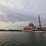 Shared Putrajaya Tour with Traditional Boat Cruise & Pink Mosque - The Sum Up: Who is This Tour Perfect For?