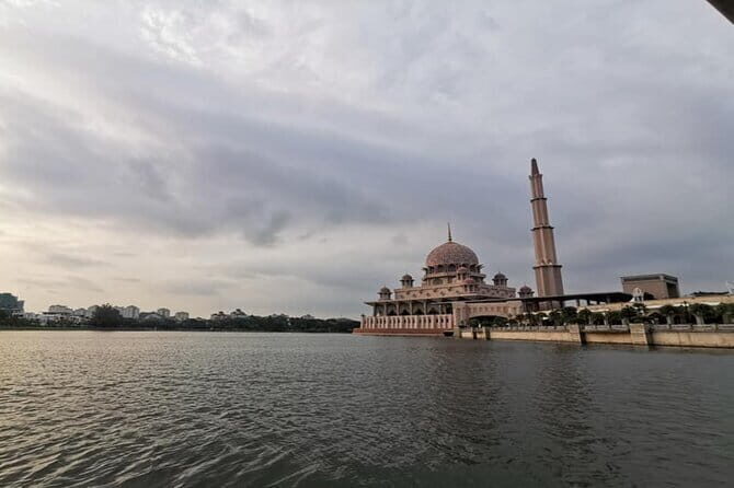 Shared Putrajaya Tour with Traditional Boat Cruise & Pink Mosque - The Sum Up: Who is This Tour Perfect For?