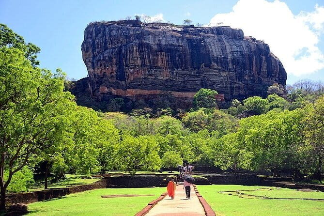 Sigiriya & Minneriya Safari Tour from Wadduwa - Sigiriya: The Ancient Rock Fortress