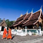 Small Group: Luang Prabang's Must-See Sights Including Mount Phousi - Exploring the Temples: Wat Xiengthong and Wat Visoun