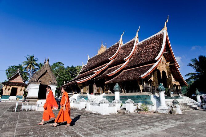 Small Group: Luang Prabang's Must-See Sights Including Mount Phousi - Exploring the Temples: Wat Xiengthong and Wat Visoun