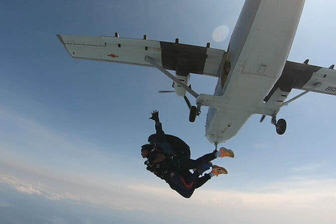 Sri Lanka: All Inclusive Skydiving Experience From 13500 FT - What’s Included and What’s Not