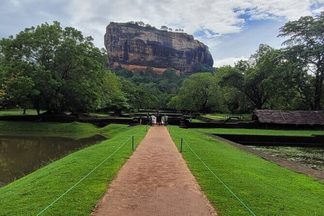 Sri Lanka Multi-Days Car Rent With English Speaking Driver - Who Should Consider This Experience?