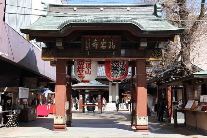 Sugamo Walking Tour and Takoyaki Making in a Japanese Home - Visiting Togenukijizo Kogan Temple: A Shrine of Healing