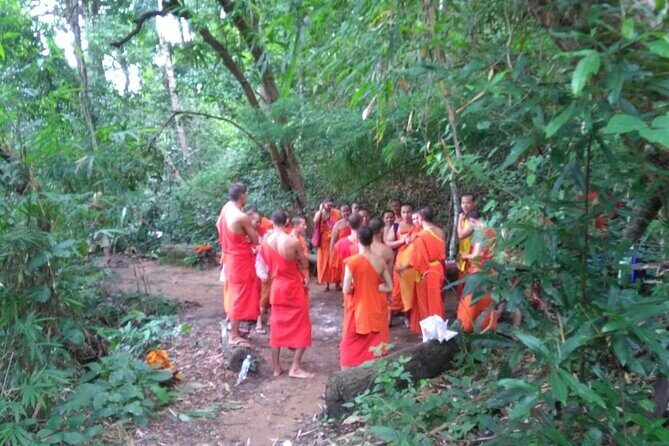 Suthep Temple and Monthathan Waterfall Adventure Trail From Chiang Mai - Analyzing the Value