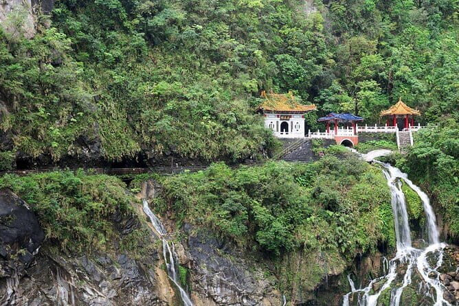 Taroko, Qingshui Cliffs & Qixingtan Day Tour | From Hualien - Deep Dive Into the Itinerary