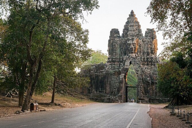 The Unmissable Realm of Angkor Thom - The Entry & First Impressions at Angkor Thom South Gate