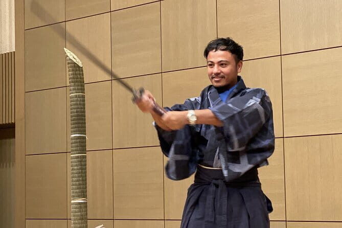 Tokyo: Samurai Experience with a Real Sword - Key Points