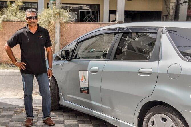 Transfer between Colombo Airport (CMB) and Hotel Thilanka, Kandy - Vehicle and Comfort