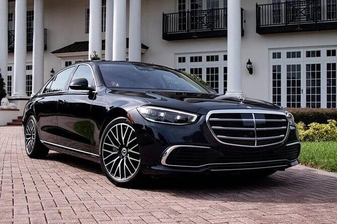 Transfer Hong Kong to Hong Kong Airport by Luxury Van or Sedan - Who Will Appreciate This Service?