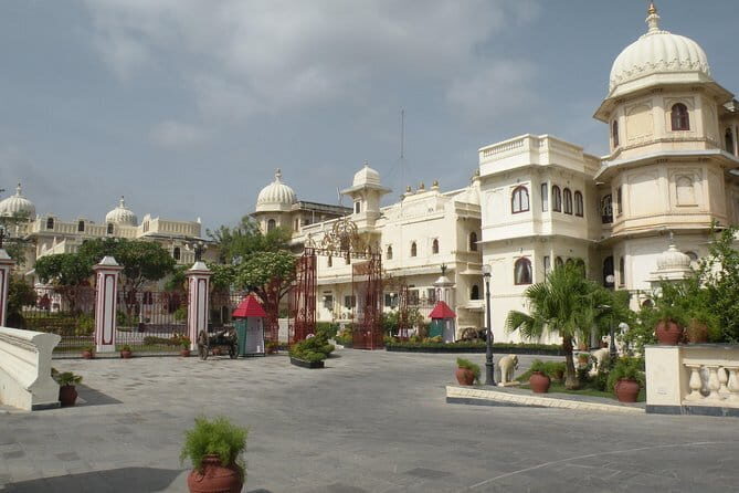 Udaipur - Privately Guided Half day Tour to city of lakes - The Sum Up