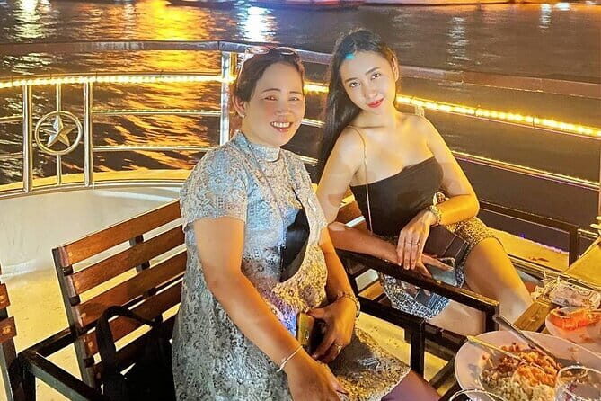 Vela Dinner Buffet Cruise with Bangkok Night Views and Shows - Who Is This Tour Best Suited For?
