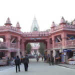 Walk Through The Streets Of Varanasi - Authenticity and Local Flavor