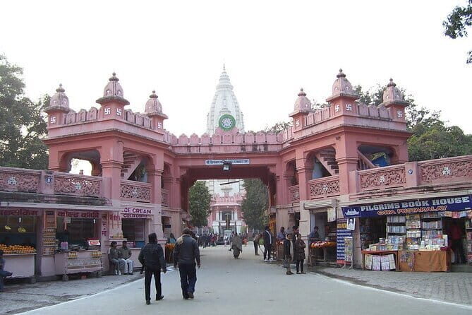 Walk Through The Streets Of Varanasi - Authenticity and Local Flavor