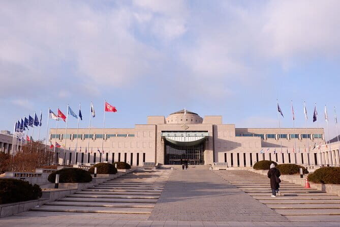 War Memorial, Jogyesa Temple & Tapgol Park Tour in Seoul - Transportation and Overall Experience