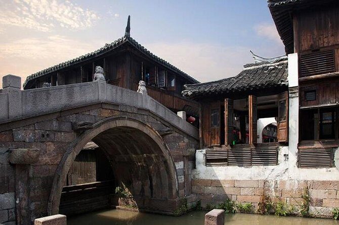 Water Town and West Lake Sightseeing with Hangzhou Hotel or Railway Station Transfer - Tasting Hangzhou’s Finest: The Local Lunch