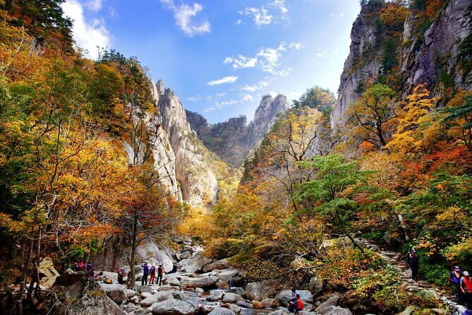 WEEKEND ONLY Autumn Mt. Seorak Round trip - What You Get for the Price