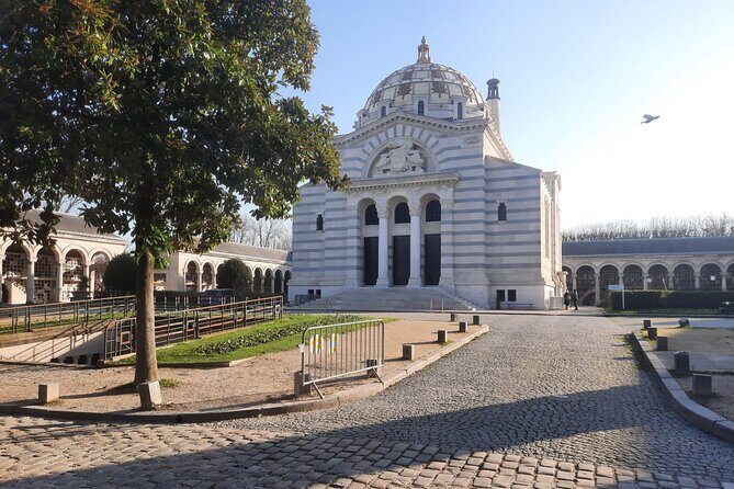 2.5 Hour Walking Tour of Père Lachaise Cemetery from Paris - FAQ