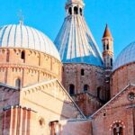 5-Day Best of Italy Trip with Assisi, Siena, Florence, Venice and more - Transport and Accommodation: Comfort Meets Convenience