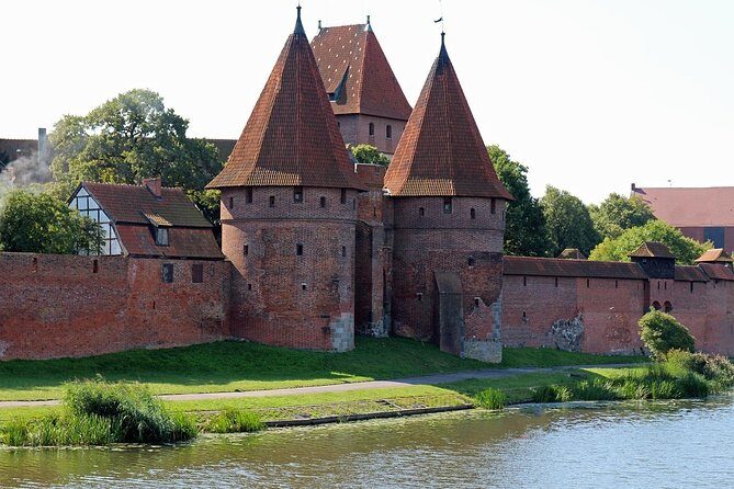 6 Hours Teutonic Castle Tour in Malbork - Visiting Malbork Castle: What to Expect