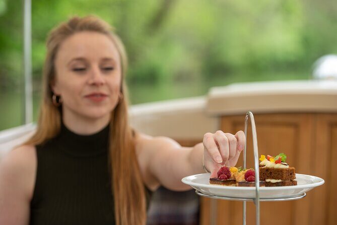 Afternoon Tea Sightseeing River Cruise in Oxford - Exploring the Itinerary in Detail