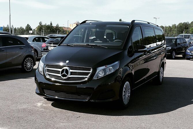 Airport Limousine Transfer: Stockholm City to Arlanda Airport 1-7 Passengers - A Closer Look at the Service