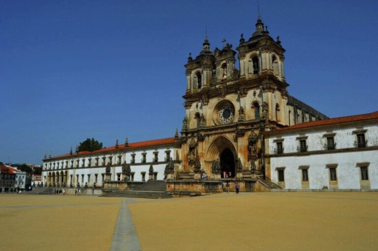 Alcobaça and Batalha Monasteries: Private Tour - Exploring the Monasteries: A Tale of Love and Battle