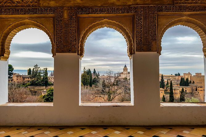 Alhambra, Albaicin and Sacromonte Guided Tour - Authentic Experience with Local Flavor