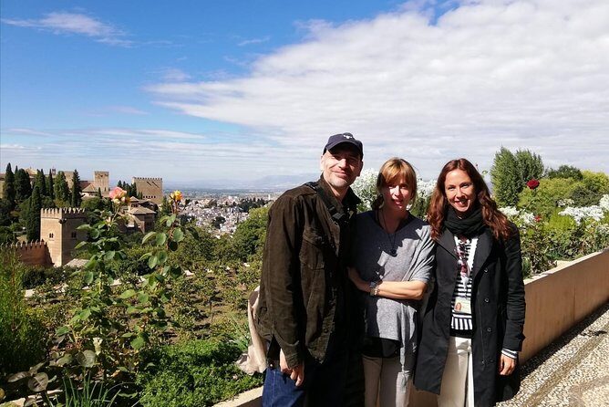 Alhambra Highlights Private Tour with Nazaries Palaces - Exploring the Itinerary in Detail