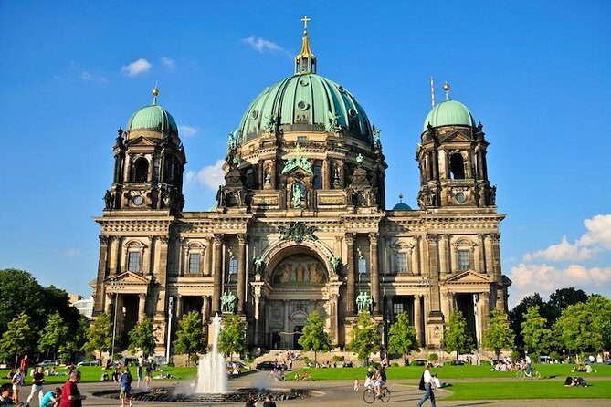 Arrival Transfer: Berlin Airport BER to Berlin in Business Car - Why This Transfer Stands Out