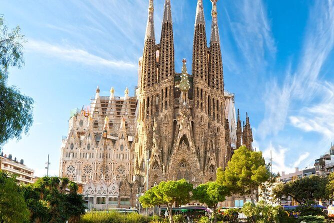 Arrival Transfer: Cruise Port to Barcelona by Luxury Van - The Experience in Detail