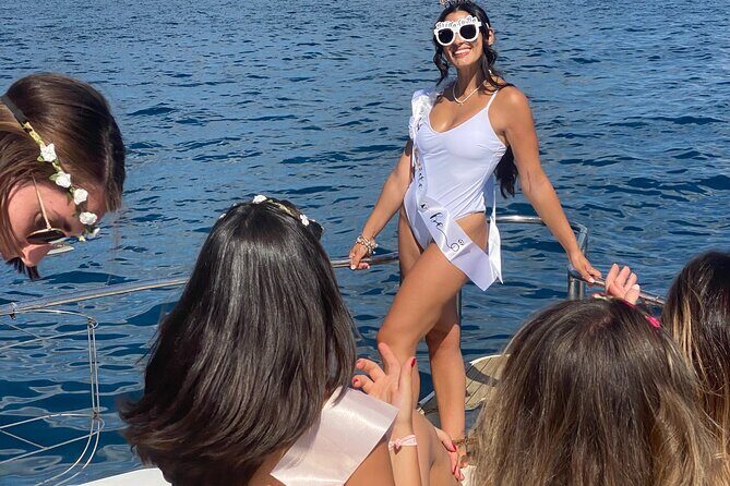 Bachelorette party, boat party in Salerno with aperitif and tapas - The Sum Up