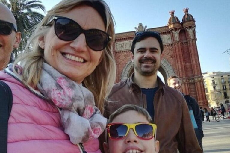 Barcelona: Gothic Quarter Walking Tour - Walking along La Rambla
