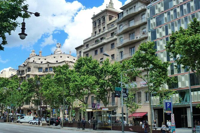 Barcelona Highlights Private Tour with Driver and Official Guide - The Value and Balance of the Tour