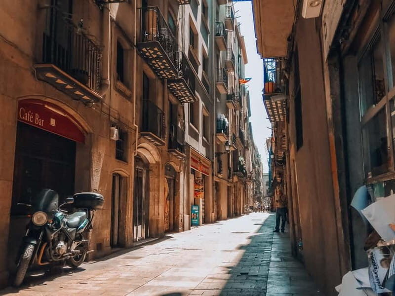 Barcelona: Introduction to the Gothic Quarter Walking Tour - Authentic Insights from Reviewers